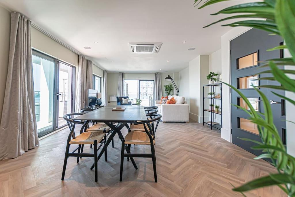Penthouse River View! Wow Liverpool Bagian luar foto
