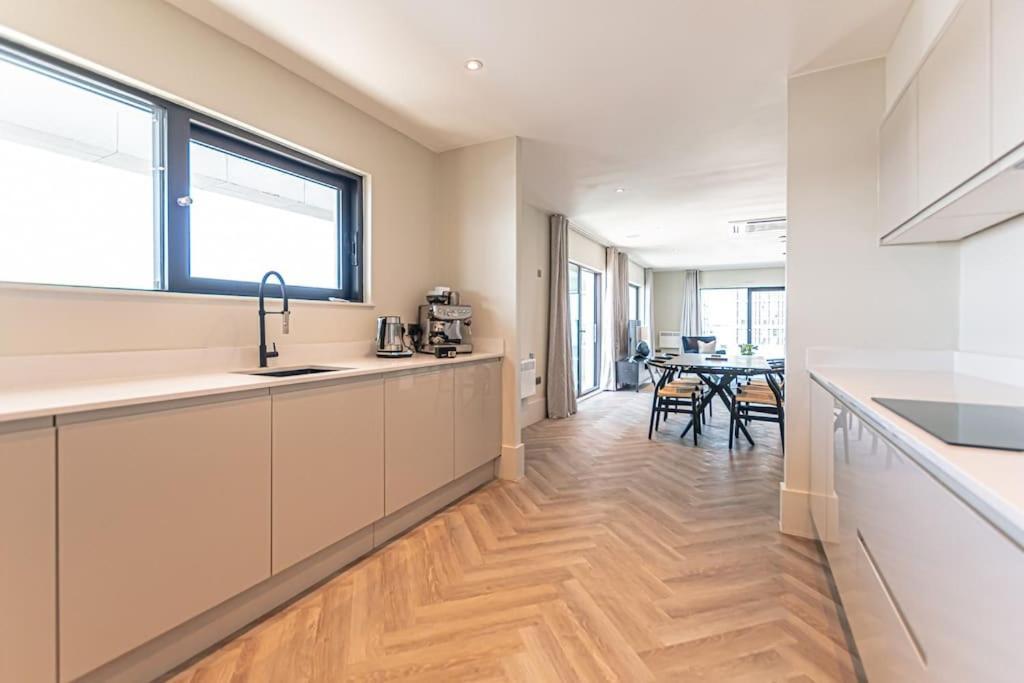 Penthouse River View! Wow Liverpool Bagian luar foto