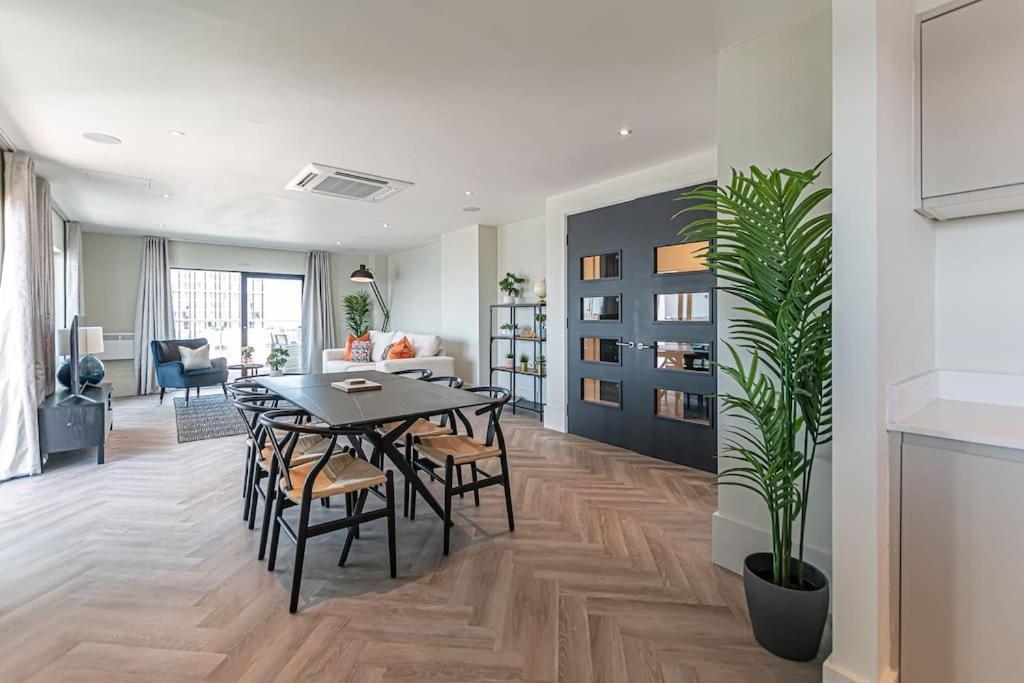 Penthouse River View! Wow Liverpool Bagian luar foto